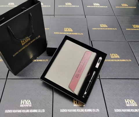 Bộ Quà Tặng 3 Sản Phẩm – Sổ Bìa Da + USB + Bút Ký: Giải Pháp Quà Tặng Doanh Nghiệp Cao Cấp