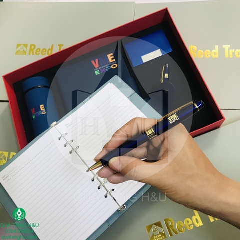Bộ Quà Tặng Giftset 4 Sản Phẩm - Binh Nước, Sổ Tay, Bút Ký, Hộp Name card