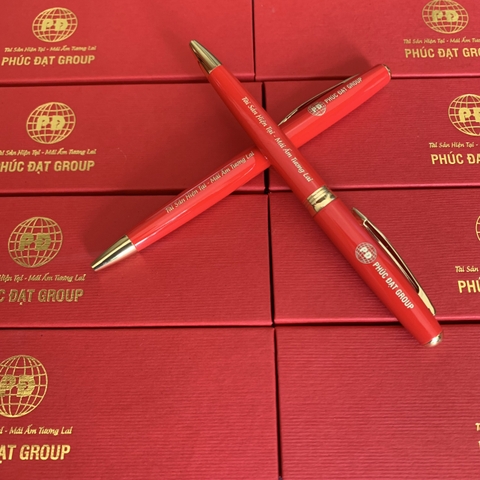 Bút Kim Loại Xoay Màu Đỏ HU-BKL 13 – Quà Tặng May Mắn Và Thành Công