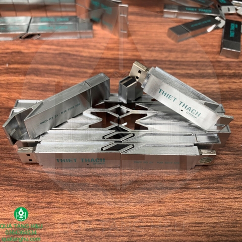 In USB Kim Loại Làm Quà Tặng Công Nghệ - Khách hàng Thiết Thạch