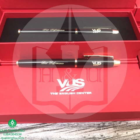 qua-tang-but-ky-parker-khac-logo-vus