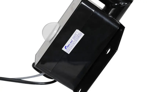 Quạt treo tường Chinghai W20 sải cánh 500, 2 dây kéo