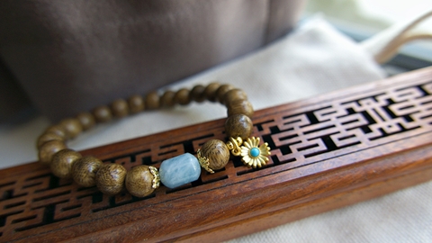 Vòng tay trầm tốc