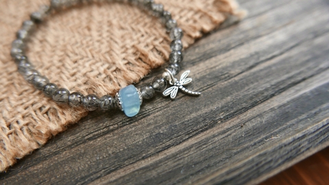 Vòng tay tóc đen mix viên chủ Aquamarien và Charm bạc thái