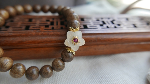 Vòng tay trầm tốc