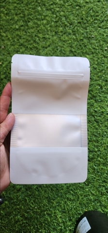 túi zip trắng cửa sổ