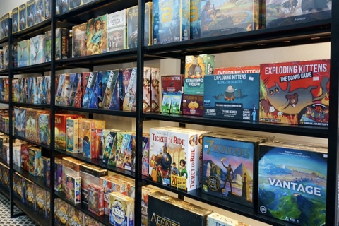 🧩 Board game là gì & Vì sao giới trẻ yêu thích board game?