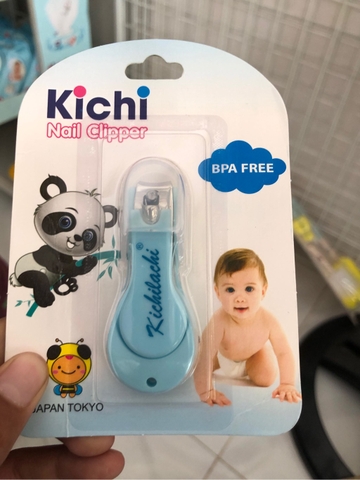 Cắt bấm móng tay cho bé Kichilachi