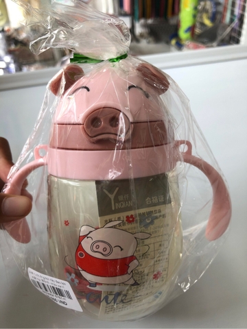 bình nước ống hút dây đeo lợn mắt híp 350ml
