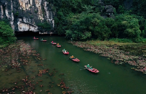 HOA LU – TRANG AN -1 DAY TRIP BY LIMOUSINE