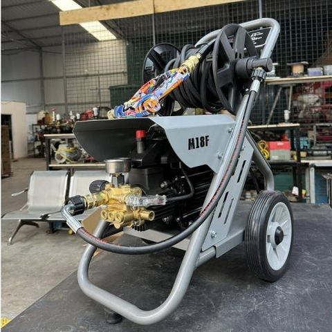 Máy Rửa Xe Mini Gia Đình 1.6Kw Reload M18F (Rulo Cuộn)