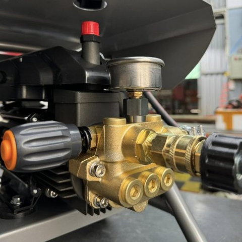 Máy Rửa Xe Mini Gia Đình 1.6Kw Reload M18F (Rulo Cuộn)