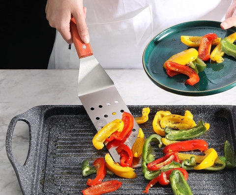 XẺNG XÚC BÁNH CÁN GỖ