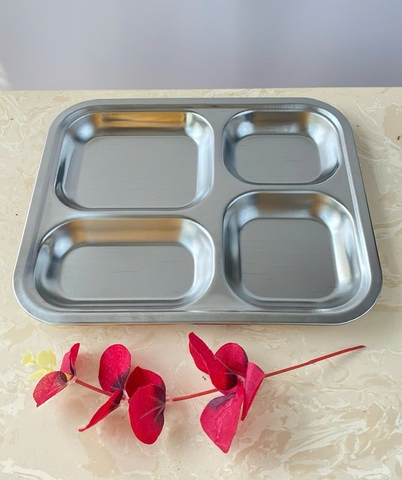 KHAY CƠM INOX 4 NGĂN A2