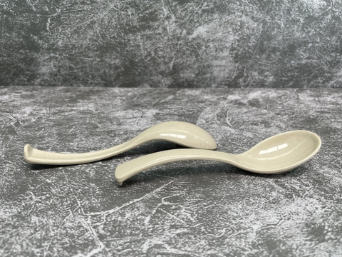 THÌA CƠM CHẤT LIỆU MELANIME DÁNG CONG