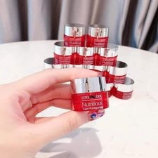 𝐊𝐞𝐦 𝐦𝐚̆́𝐭 𝐥𝐮̛̣𝐮 đ𝐨̉ 𝐄𝐒𝐓𝐄𝐄 𝐋𝐀𝐔𝐃𝐄𝐑