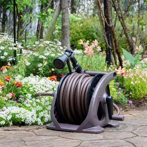 Bộ cuộn ống tưới cây 20m tough brown Takagi R220TBR – Giải pháp tưới tiện lợi, bền bỉ chuẩn Nhật