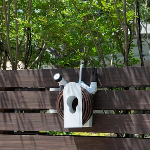 Bộ cuộn vòi tưới cây treo tường 15m Takagi R115CG – Gọn gàng, tiện lợi, dây chống xoắn