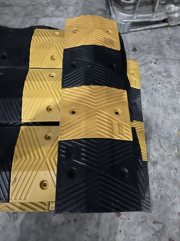 Gờ Giảm Tốc Cao Su 1000x300x40mm