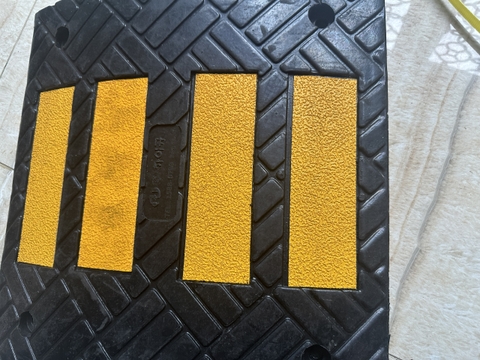 Gờ giảm tốc 500x500x50mm