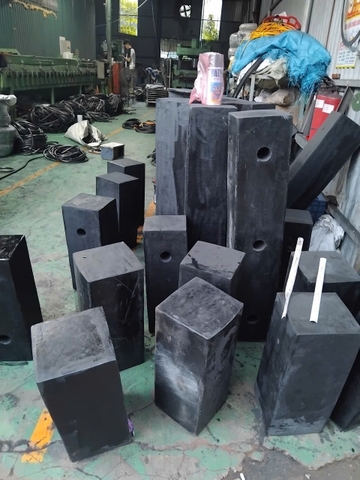Giảm Chấn Cao Su KT: 1000x300x300mm