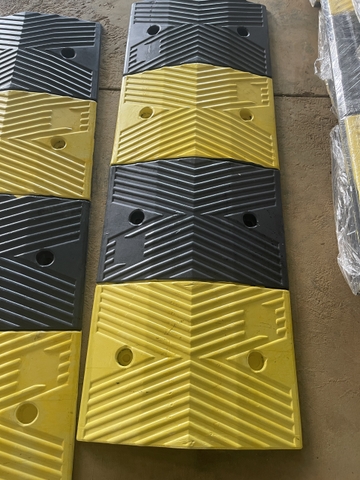 Gờ Giảm Tốc Cao Su 1000x300x40mm