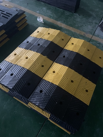 Gờ Giảm Tốc Cao Su KT: 1000x350x50mm