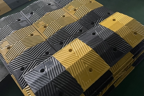 Gờ Giảm Tốc Cao Su KT: 1000x350x50mm