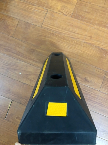 Chặn Lùi Xe Cao Su 560x150x100mm