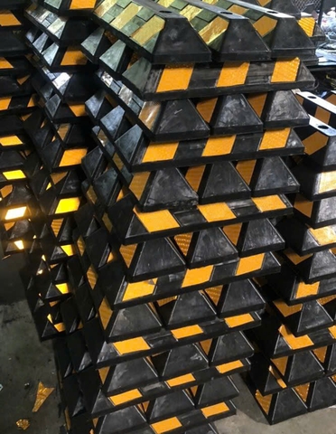 Chặn Lùi Cao Su KT: 500x150x100mm