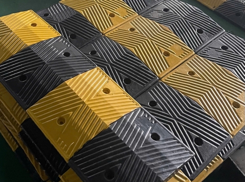 Gờ Giảm Tốc Cao Su KT: 1000X350X40mm