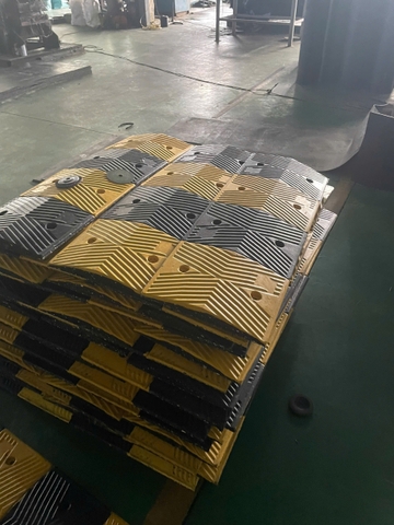 Gờ Giảm Tốc Cao Su 1000x300x40mm