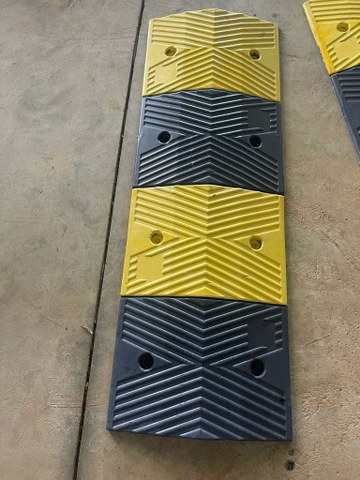 Gờ Giảm Tốc Cao Su KT: 1000X350X40mm