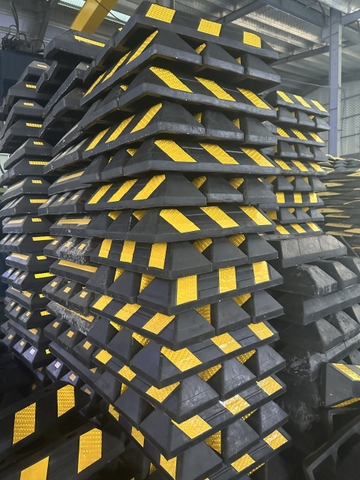 Chặn Lùi Cao Su KT: 500x150x100mm