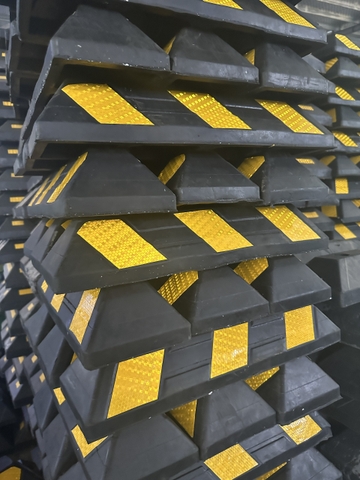 Chặn Lùi Cao Su KT: 500x150x100mm