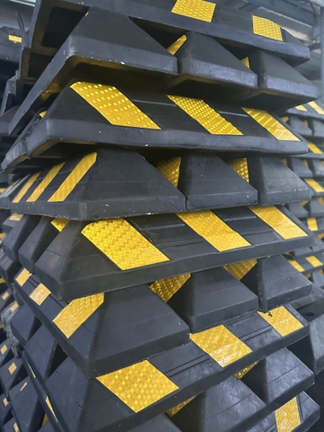 Chặn Lùi Cao Su KT: 500x150x100mm