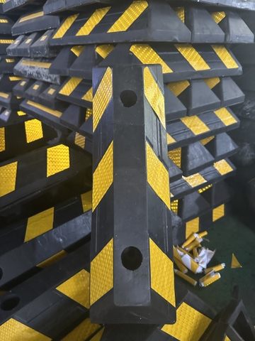 Chặn Lùi Cao Su KT: 500x150x100mm