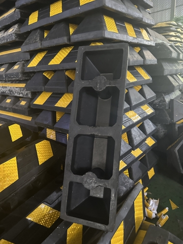 Chặn Lùi Cao Su KT: 500x150x100mm