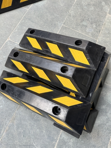 Chặn Lùi Cao Su 550x150x100mm