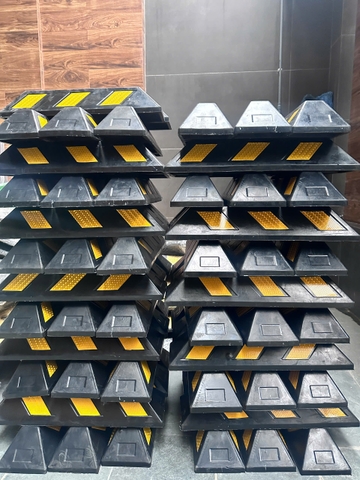 Chặn Lùi Cao Su 550x150x100mm