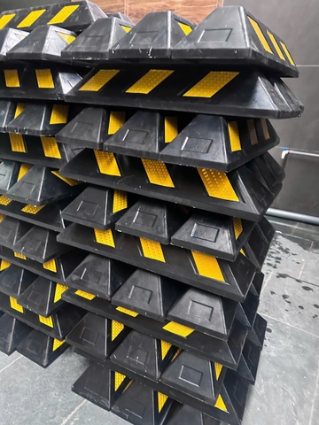 Chặn Lùi Cao Su 550x150x100mm