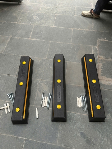 chặn lùi cao su 750x150x120mm