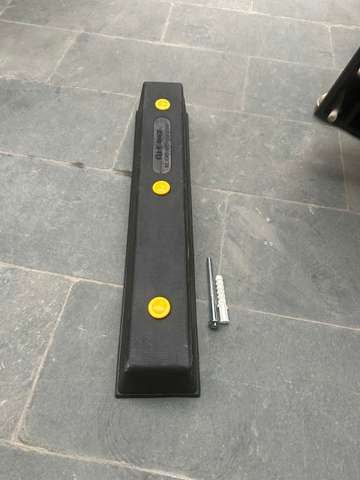 chặn lùi cao su 750x150x120mm