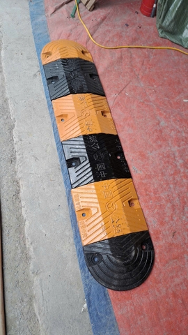 Gờ giảm tốc thép đúc