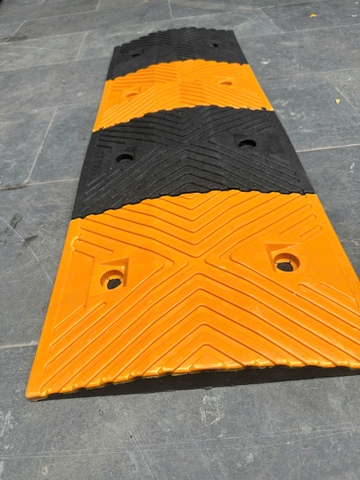 Gờ Giảm Tốc Cao Su Nhựa