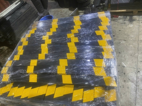 Ốp Cột Cao Su Chữ U