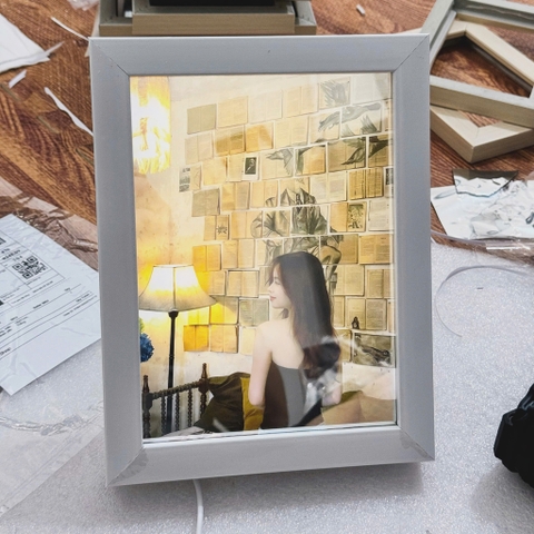 [LOẠI THƯỜNG PIN SẠC] khung gương KÍNH hiện ảnh khi mở đèn