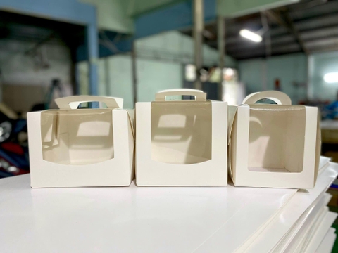 Hộp Bánh Kem Quai Xách Trắng Trơn Cửa Sổ