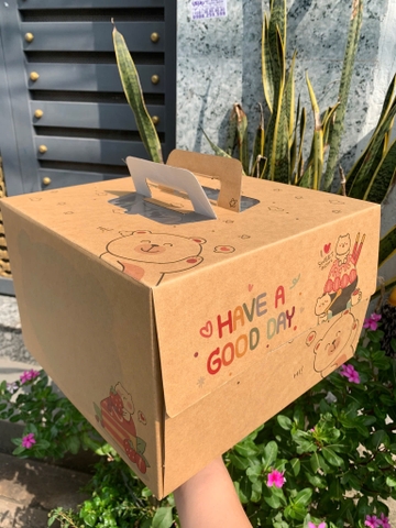 Hộp Đựng Bánh Kem Quai Xách Giấy Kraft Mẫu Bé Dâu