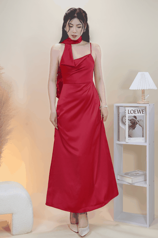 Đầm lụa dây cổ yếm